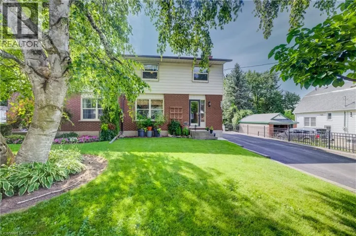 124 QUEENSWAY Drive, St. Jacobs, Ontario N0B2N0