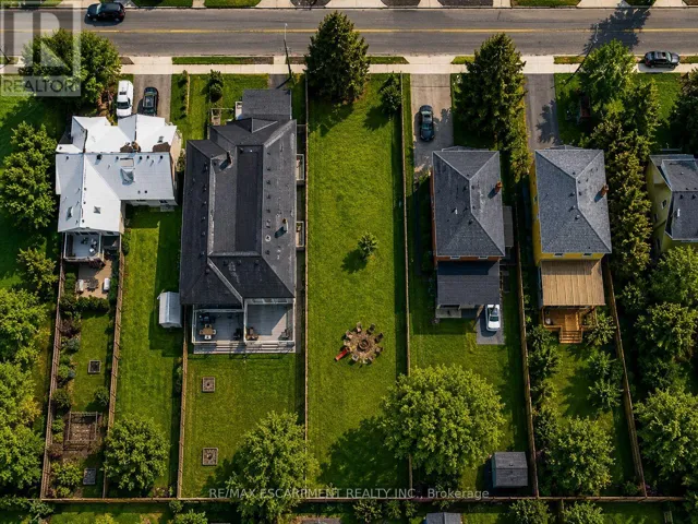 19 BROADVIEW AVENUE, Mississauga (Port Credit), Ontario L5H2S8