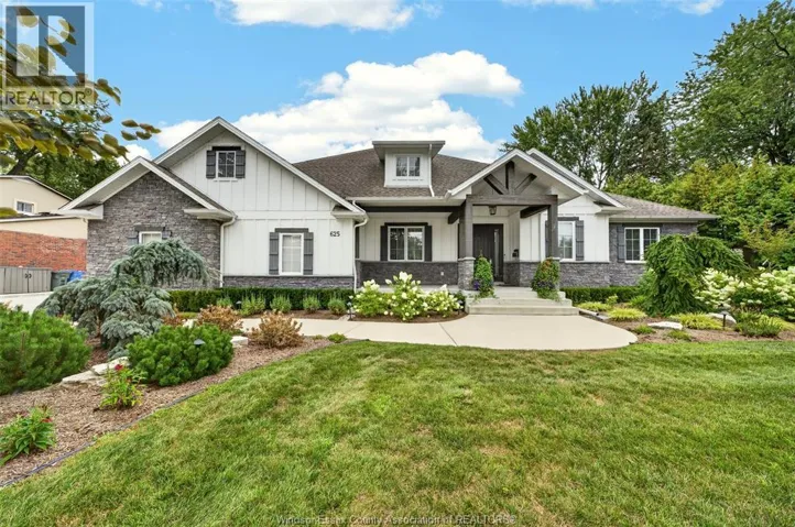 625 ROSELAND DRIVE South, Windsor, Ontario N9G1T7
