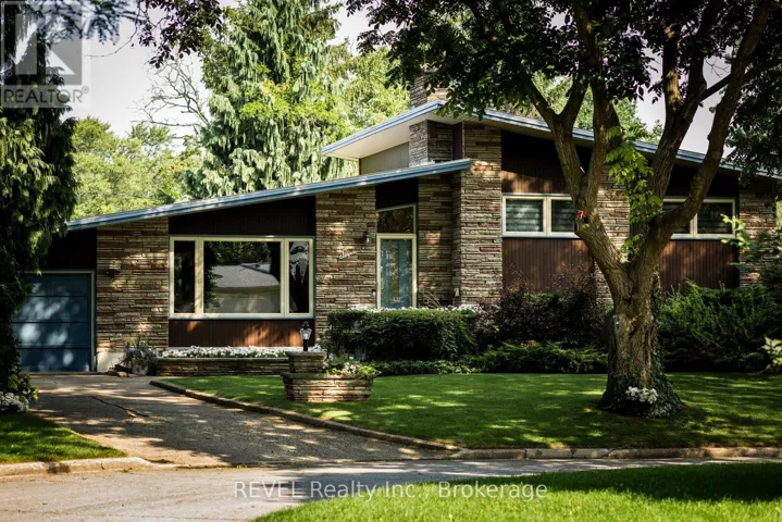 7 GLENAYR PLACE, St. Catharines (Glendale/Glenridge), Ontario L2T2A2