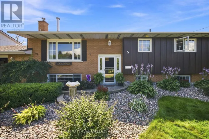 5 VALLEY STREET, Laurentian Valley, Ontario K8A8R3