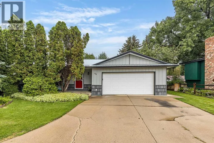 30 Noble Court SW, Medicine Hat, Alberta T1A4A3