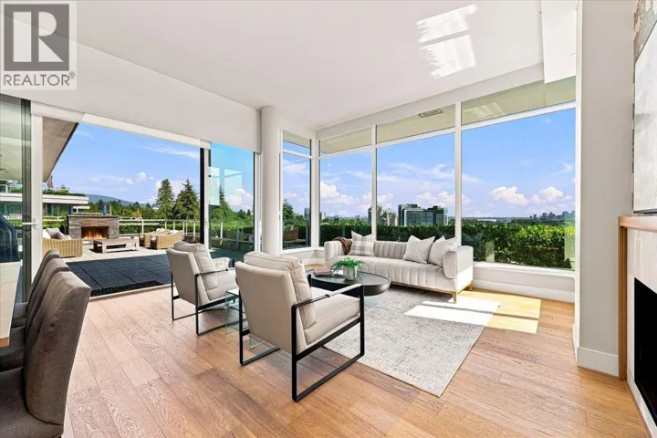 702 908 KEITH ROAD, West Vancouver, British Columbia V7T1M3