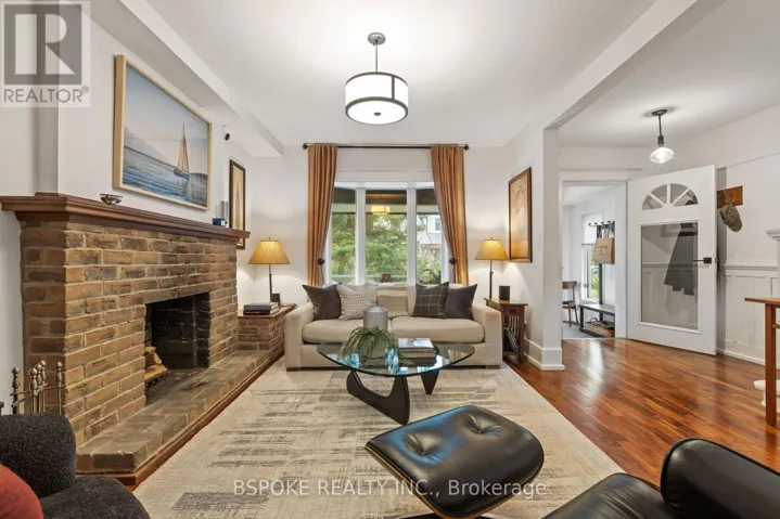 126 OAKCREST AVENUE, Toronto (East End-Danforth), Ontario M4C1B9