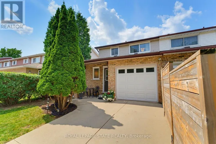32 SILVERVINE DRIVE, Hamilton (Stoney Creek), Ontario L8J1K2