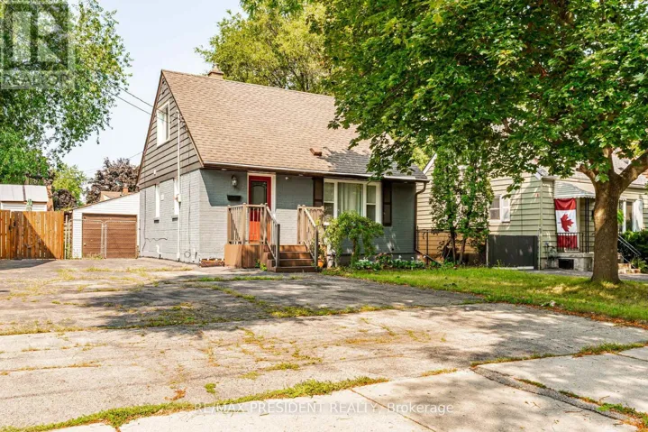 13 LEWIS STREET, Hamilton (McQuesten), Ontario L8H6C3