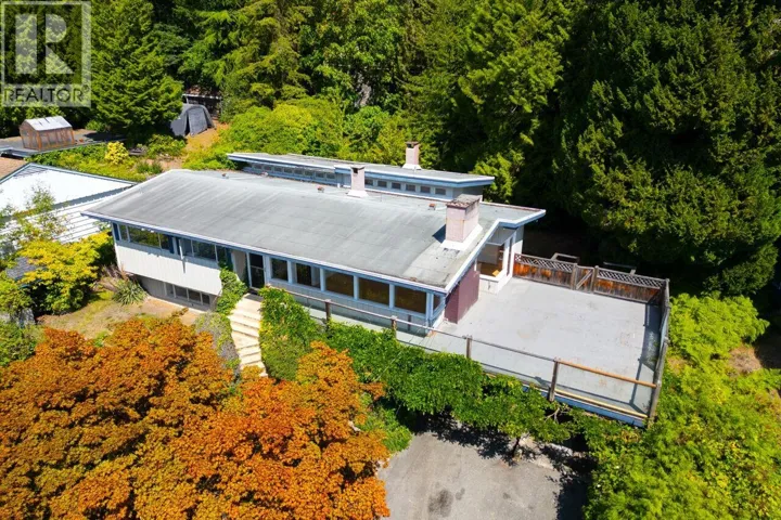 1241 NEPAL CRESCENT, West Vancouver, British Columbia V7T2H4