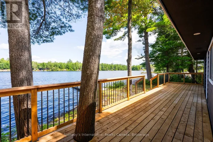 COTTAGE - 1055 WEST BANK DRIVE, Gravenhurst (Morrison), Ontario P0E1G0