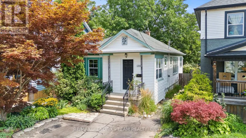 134 1/2 YORK STREET, St. Catharines (Downtown), Ontario L2R6E7