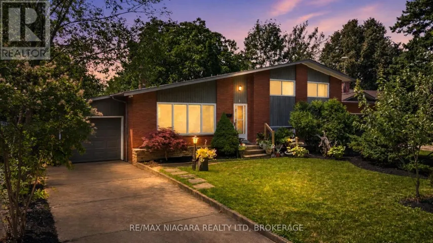 8 CULLEN DRIVE, St. Catharines (Glendale/Glenridge), Ontario L2T3H1