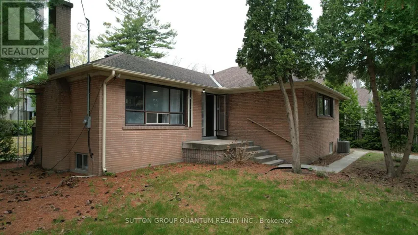 394 MAPLEHURST AVENUE, Oakville (WO West), Ontario L6L4Y6
