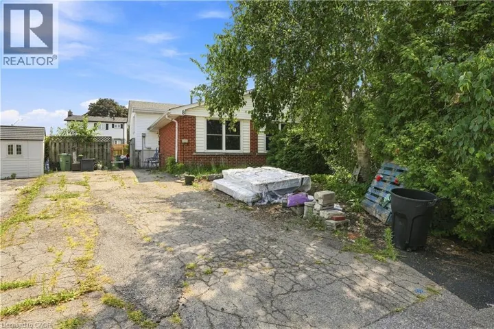 8 BRENDAN Court, Hamilton, Ontario L8T4R4