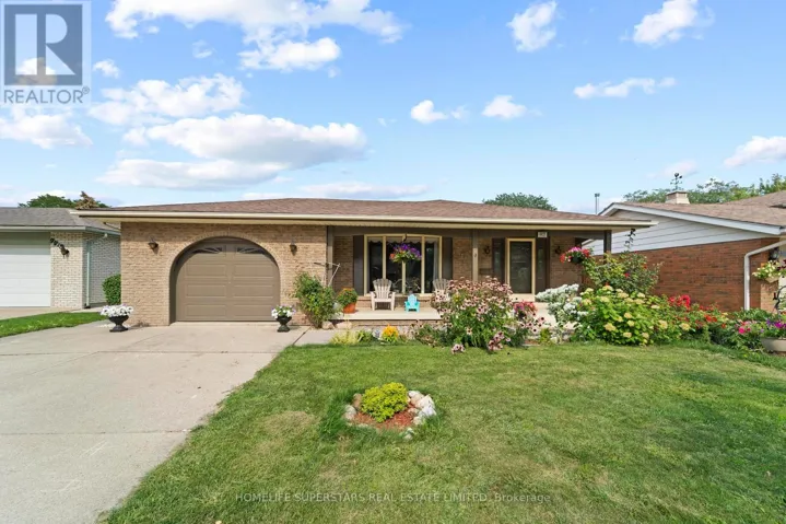 9925 HOLLY CRESCENT, Windsor, Ontario N8R1Y6