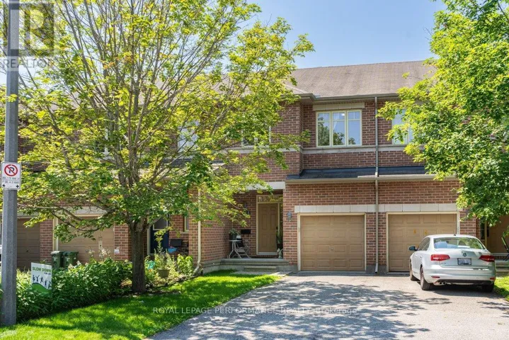 216 BADGELEY AVENUE, Ottawa, Ontario K2T0A4