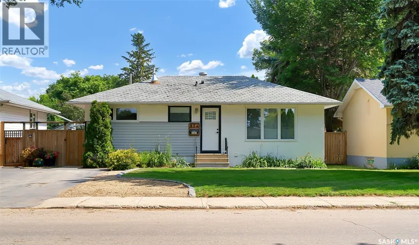 826 W AVENUE N, Saskatoon, Saskatchewan S7L3H4