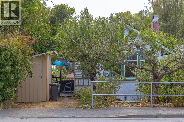 1467 Bay St, Victoria, British Columbia V8R2A6