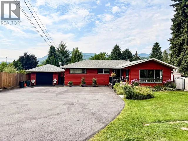8329 Highway 3B, Trail, British Columbia V1R4W3