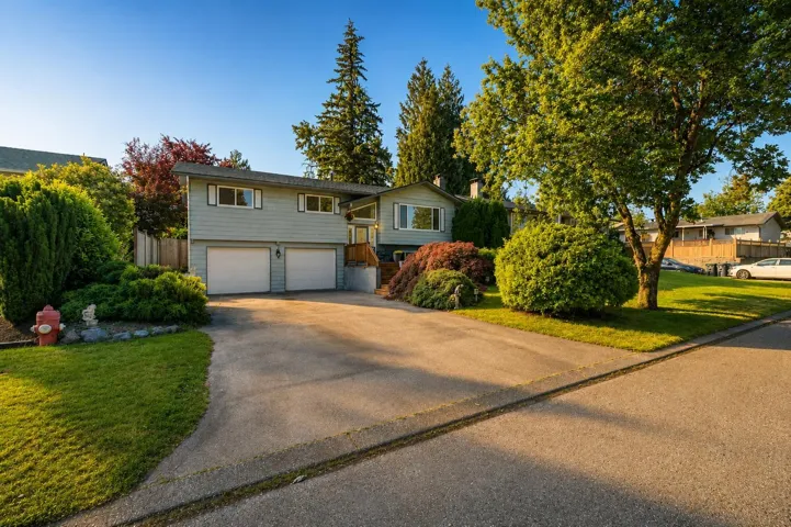 17030 HEREFORD PLACE, Surrey, British Columbia V3S4X1