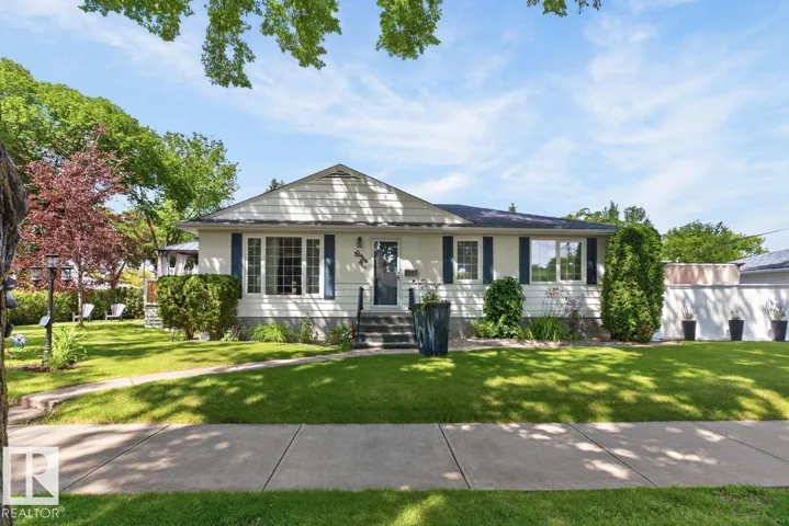 7724 97 AV NW, Edmonton, Alberta T6C2B5