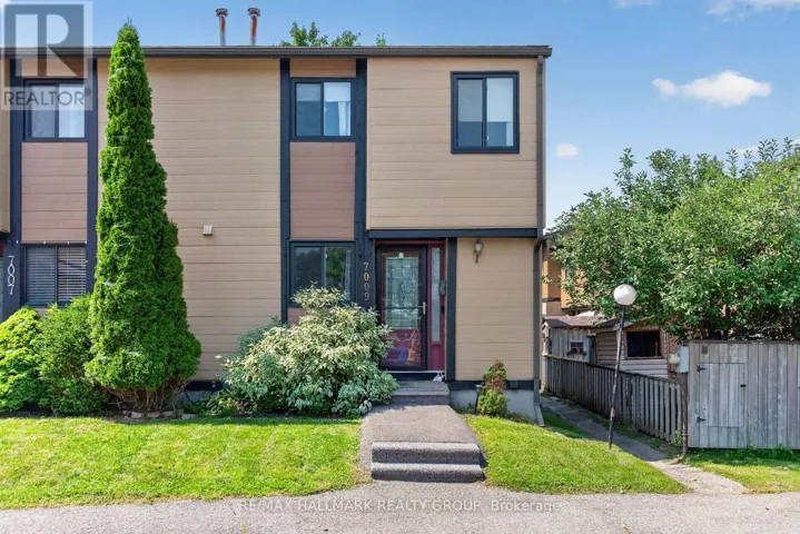 7009 BILBERRY DRIVE, Ottawa, Ontario K1C2C2