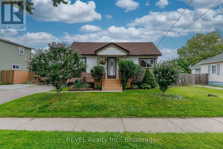 66 SEMLEY AVENUE, Welland (Broadway), Ontario L3C1X4