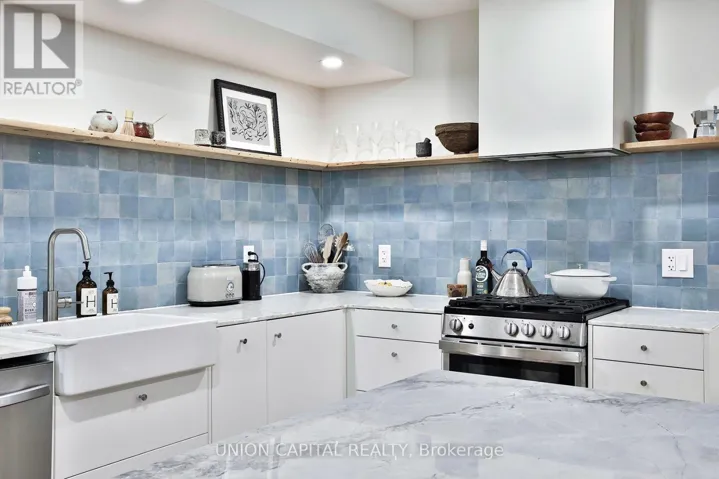 C - 278 LISGAR STREET, Toronto (Little Portugal), Ontario M6J3G9