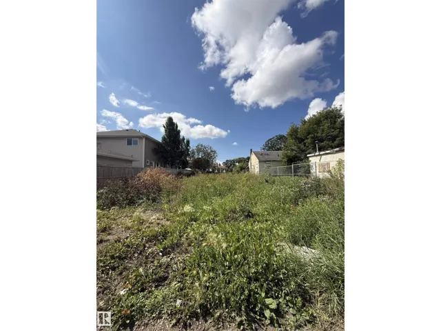 12207 127 ST NW, Edmonton, Alberta T5L0Z7