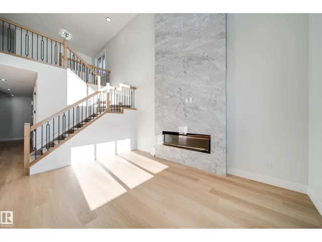 7027 177 AV NW, Edmonton, Alberta T5Z0W8