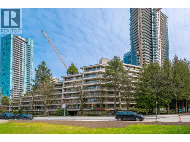 215 5932 PATTERSON AVENUE, Burnaby, British Columbia V5H4B4