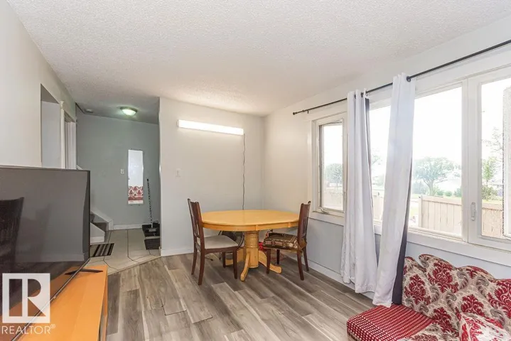 #5 14205 82 ST NW, Edmonton, Alberta T5E2V7