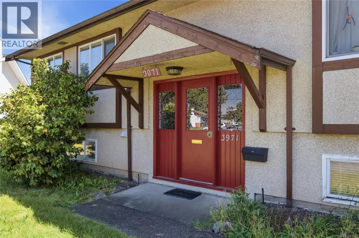 3971 Cedarwood St, Saanich, British Columbia V8N3N3
