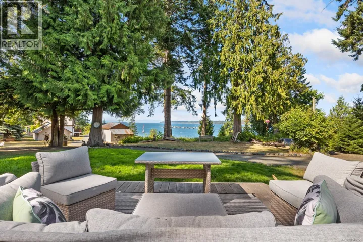 6249/6259 Island Hwy S, Union Bay, British Columbia V0R3B0