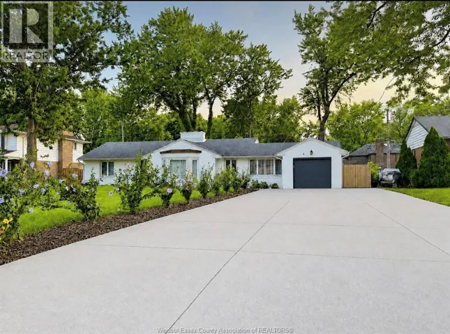 3549 OUELLETTE, Windsor, Ontario N9E3M3