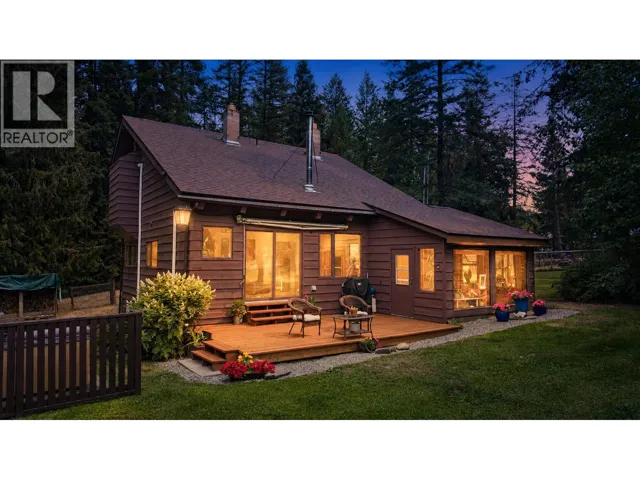 5724 CRYSTAL Road, Kitchener, British Columbia V0B1W1