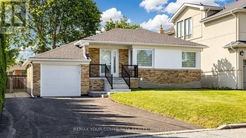135 SEARLE AVENUE, Toronto (Bathurst Manor), Ontario M3H4B1