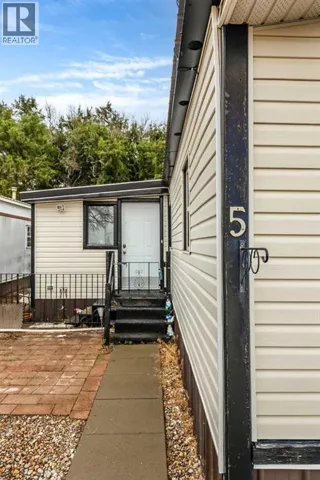 5, 839 10 Avenue SW, Medicine Hat, Alberta T1A7N5