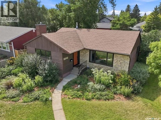 2202 Albert AVENUE, Saskatoon, Saskatchewan S7J1K2