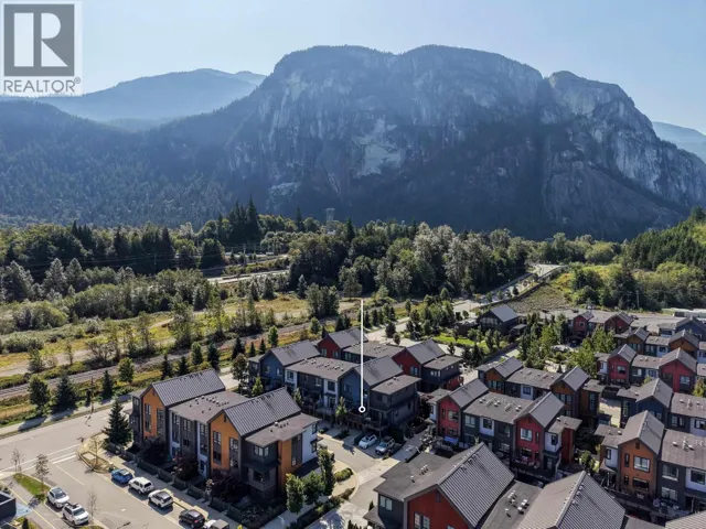 1374 MARINASIDE PLACE, Squamish, British Columbia V8B1A8