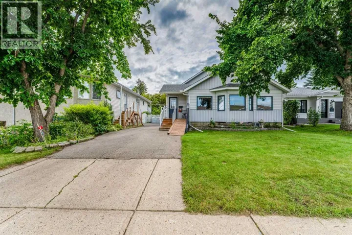 4729 49A Avenue, Lacombe, Alberta T4L1N4
