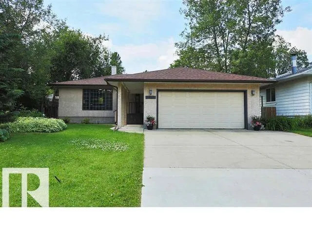 11823 91 AV NW, Edmonton, Alberta T6G1B1