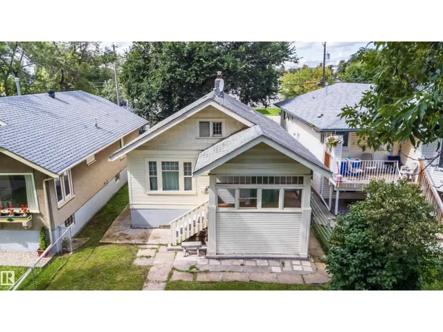 11604 97 ST NW, Edmonton, Alberta T5G1X9