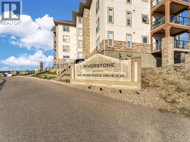 427, 201 River Ridge Drive NW, Medicine Hat, Alberta T1A8V5