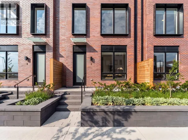 5 - 251 MASONRY WAY, Mississauga (Port Credit), Ontario L5H0B3