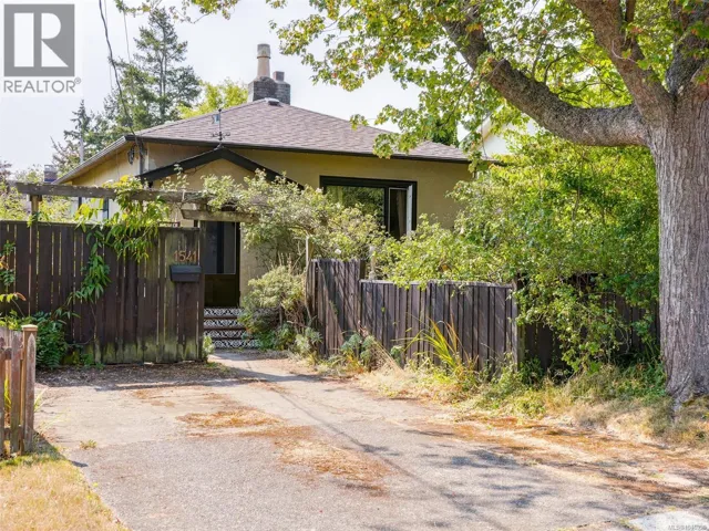 1541 Burton Ave, Victoria, British Columbia V8T2N3