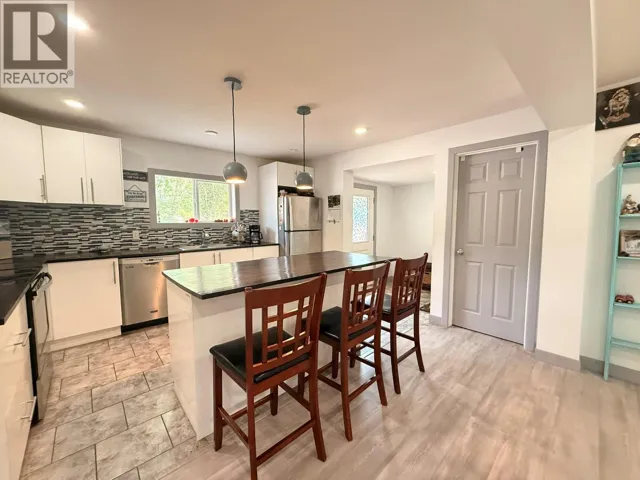 4954 STEVENS Avenue, Canal Flats, British Columbia V0B1B0