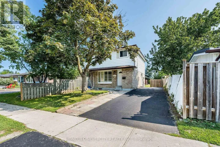 7635 ANAKA DRIVE, Mississauga (Malton), Ontario L4T3H8
