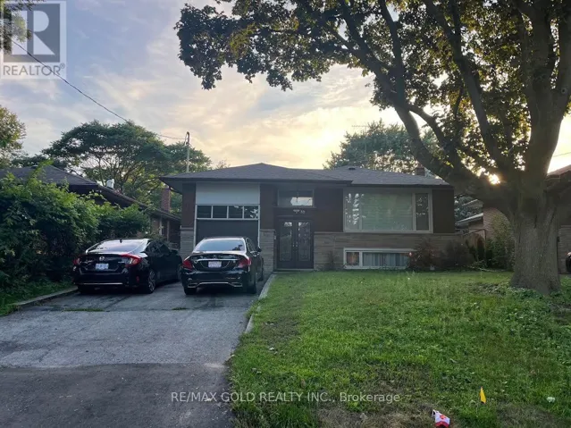 30 MOYNES AVENUE, Toronto (Stonegate-Queensway), Ontario M8Y3B8