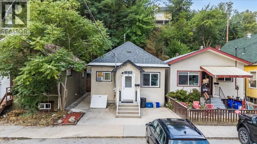 1220 Tamarac Avenue, Trail, British Columbia V1R4J1