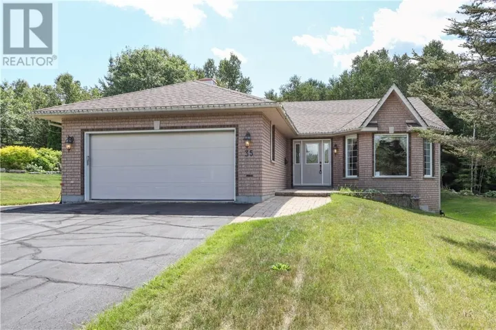 35 Bonnie Drive, Lively, Ontario P3Y1P6