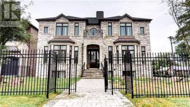 18 PARKER AVENUE, Richmond Hill (Oak Ridges), Ontario L4E2W5